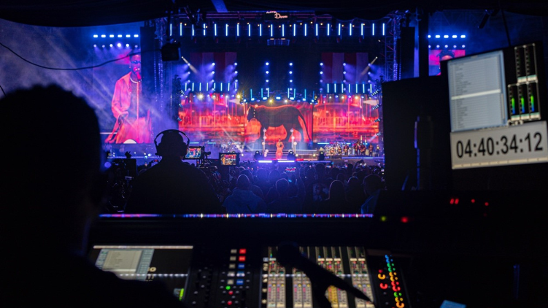 SHURE AXIENT® DIGITAL WIRELESS SYSTEM BRINGS NEXT-GENERATION SOUND TO BURNA BOY’S SPECTACULAR LONDON SHOW